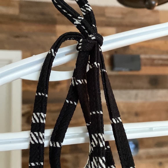 Plaid tank with adjustable tie up straps - Picture 4 of 5